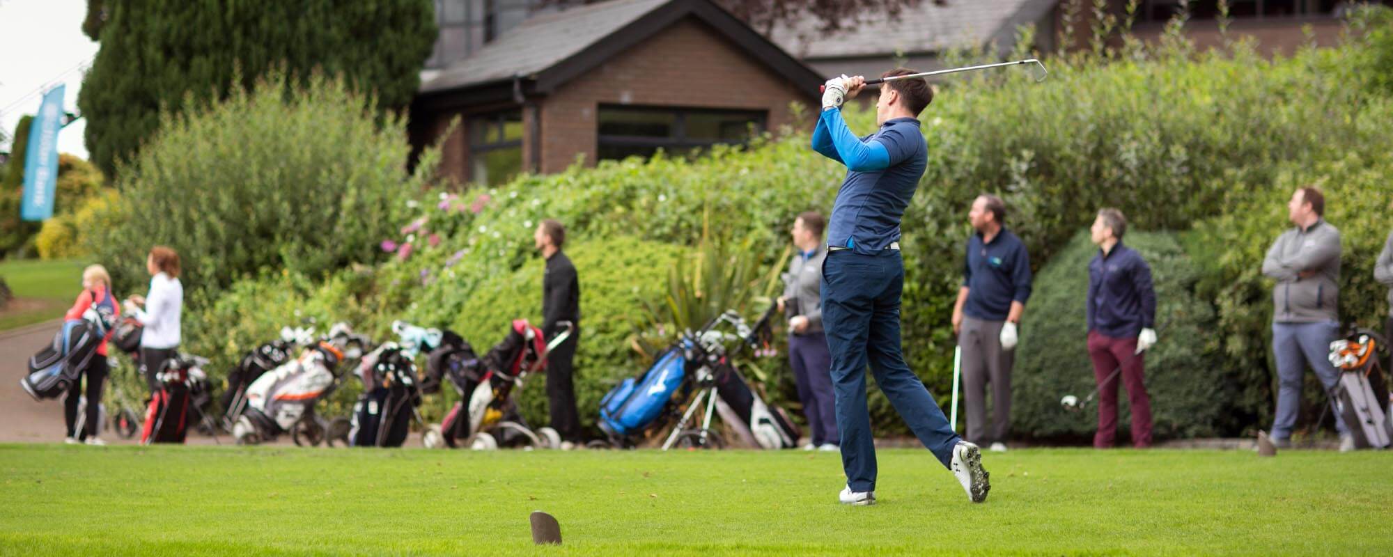 bg-onlinebooking-events2 Crowd playing golf